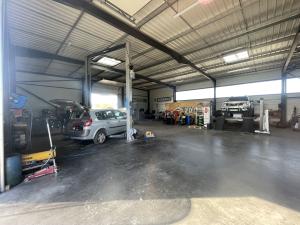 Réparation de voiture dans un  garage  à Saint-Antoine de Breuilh